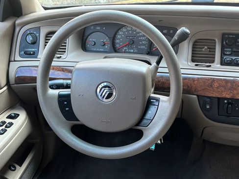 Used 2005 Mercury Grand Marquis GS image 25