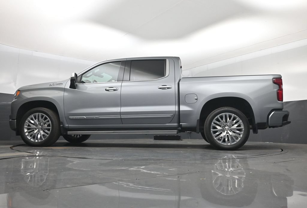 Used 2025 Chevrolet Silverado 1500 High Country w/ Technology Package AWD/4WD image 15