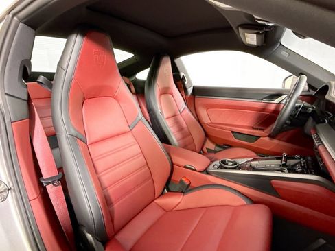 Used 2025 Porsche 911 Carrera RWD image 18