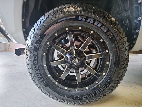 Used 2019 Toyota Tundra Limited w/ TRD Off Road Package AWD/4WD image 18