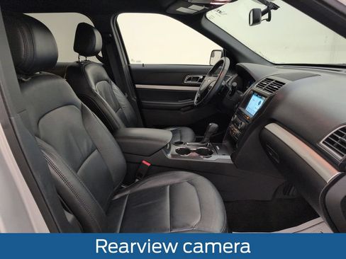 Certified 2017 Ford Explorer XLT w/ Equipment Group 202A FWD image 15