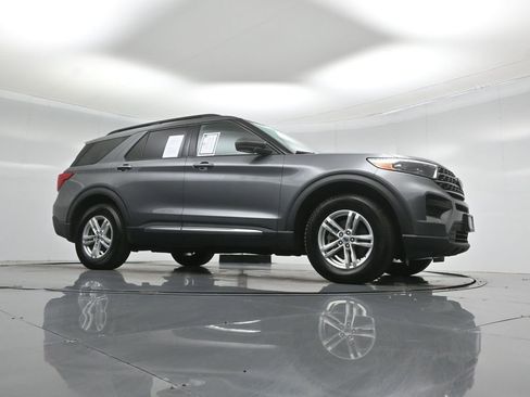 Certified 2022 Ford Explorer XLT w/ Class IV Trailer Tow Package image 4