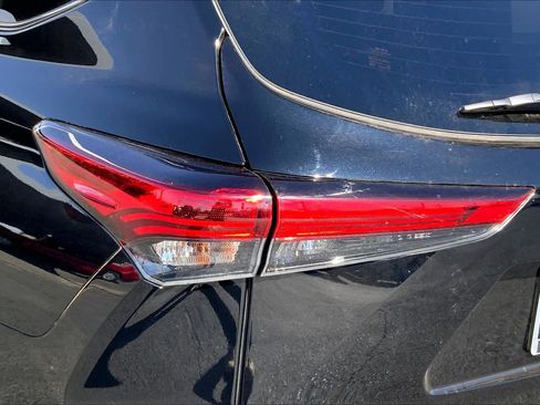 Used 2023 Toyota Highlander Platinum image 29