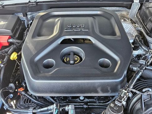 Used 2025 Jeep Wrangler Sport S image 32