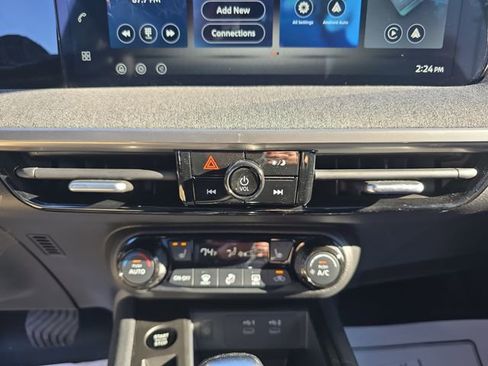 New 2026 Nissan Kicks SV FWD image 18