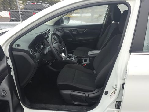 Used 2019 Nissan Rogue Sport S image 6