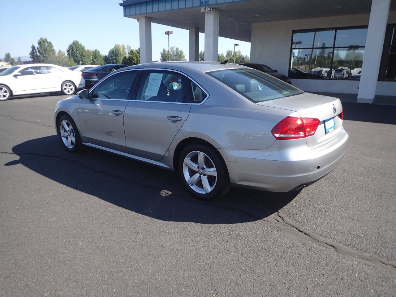 Used 2012 Volkswagen Passat 2.5 SE FWD image 3