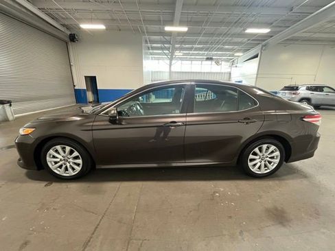 Used 2018 Toyota Camry LE FWD image 6