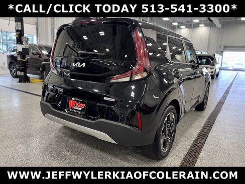 Used 2023 Kia Soul EX FWD image 3
