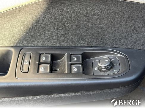 Used 2024 Volkswagen Taos SE FWD image 19