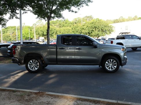 Used 2022 Chevrolet Silverado 1500 Custom w/ Safety Confidence Package AWD/4WD image 12