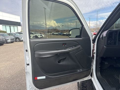 Used 2004 Chevrolet Silverado 2500 LS image 9