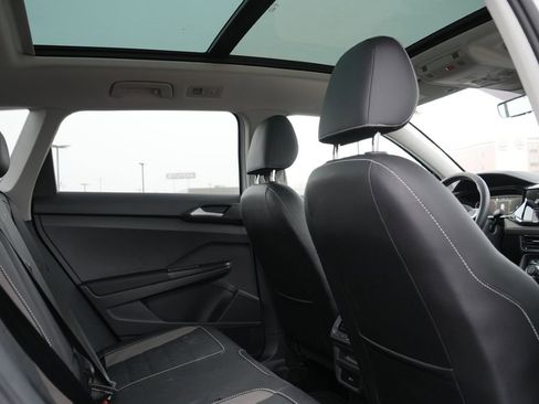 Used 2022 Volkswagen Taos SEL image 13