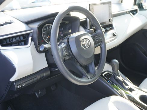 Used 2020 Toyota Corolla LE image 17