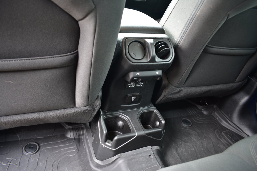 Used 2023 Jeep Wrangler Unlimited Sahara w/ Cold Weather Group AWD/4WD image 25