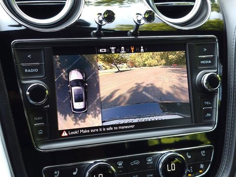 Used 2020 Bentley Bentayga Design Series image 45