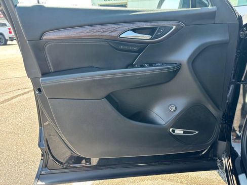 Used 2023 Buick Envision Avenir AWD/4WD image 9
