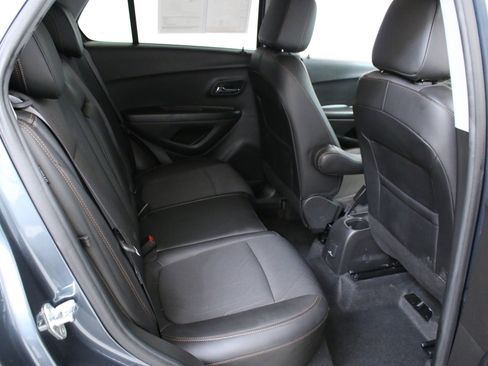 Used 2022 Chevrolet Trax LT w/ Driver Confidence Package AWD/4WD image 26