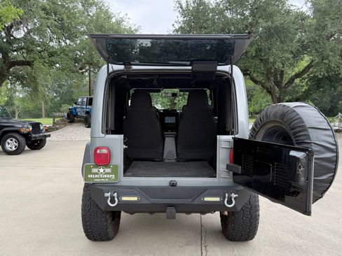 Used 2004 Jeep Wrangler X AWD/4WD image 12