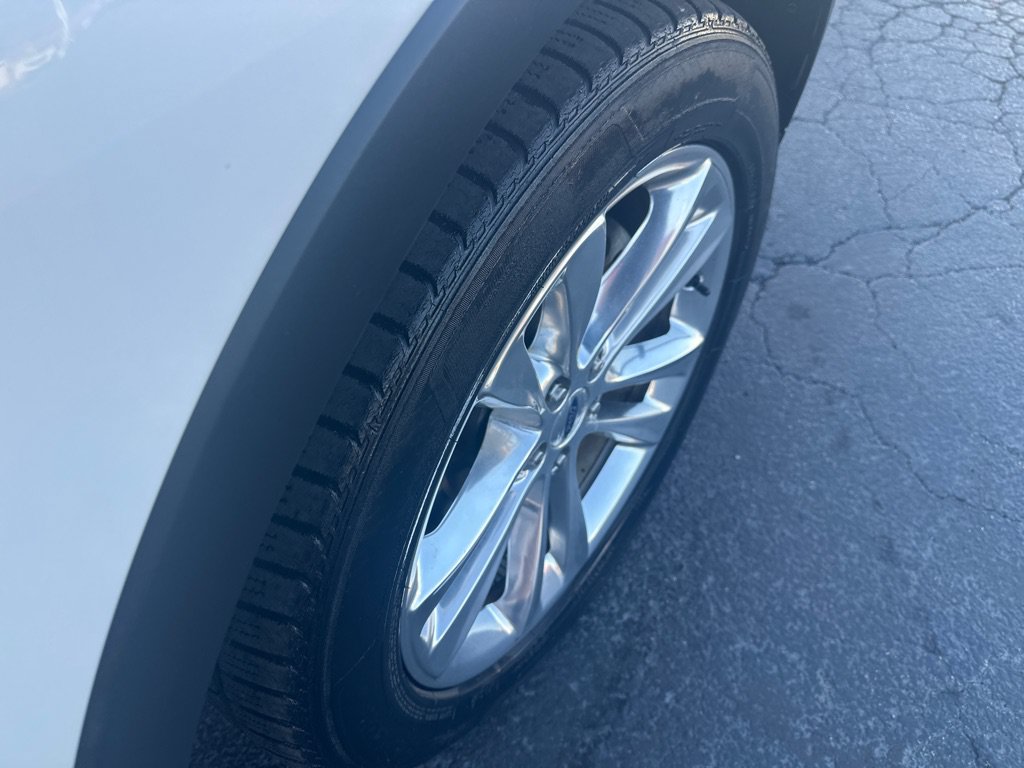 Used 2018 Ford Explorer XLT w/ Equipment Group 202A AWD/4WD image 7
