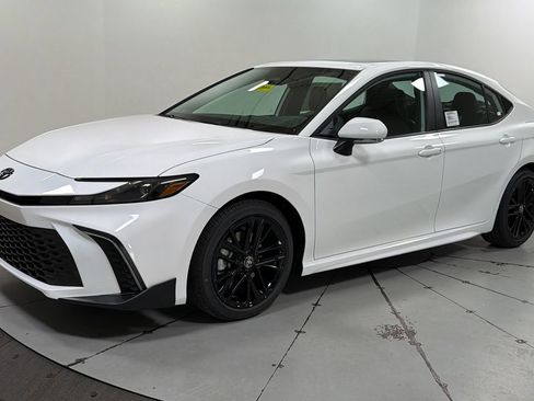New 2026 Toyota Camry SE image 1