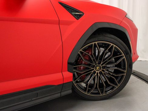 Used 2025 Lamborghini Urus SE image 12