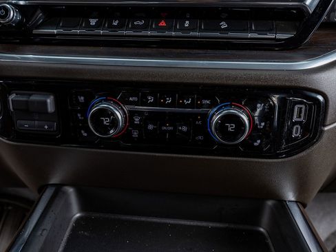 Used 2025 GMC Sierra 2500 SLT image 27