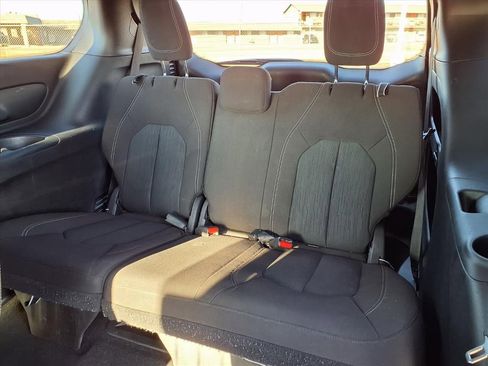 Used 2022 Chrysler Pacifica Touring w/ S Appearance Package image 13