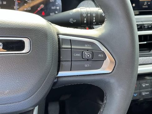 Used 2025 Jeep Compass Latitude AWD/4WD image 27