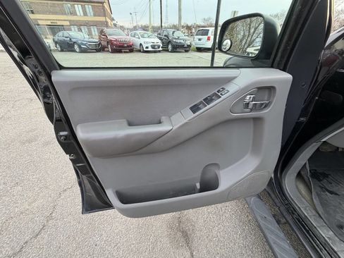 Used 2014 Nissan Frontier SV w/ SV Value Truck Package AWD/4WD image 25