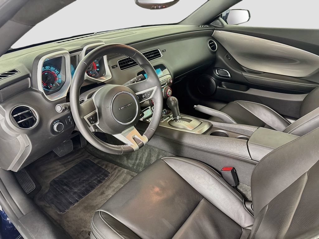 Used 2010 Chevrolet Camaro SS RWD image 10