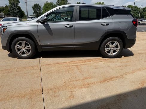 Used 2024 GMC Terrain SLE AWD/4WD image 6