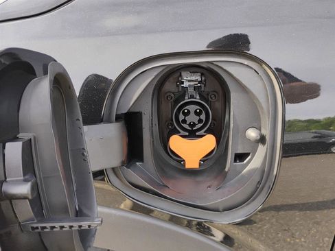 Used 2023 Chevrolet Bolt EUV LT FWD image 9