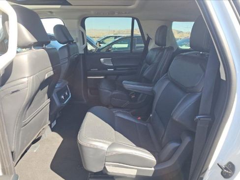 Used 2025 Ford Expedition Max Platinum AWD/4WD image 8