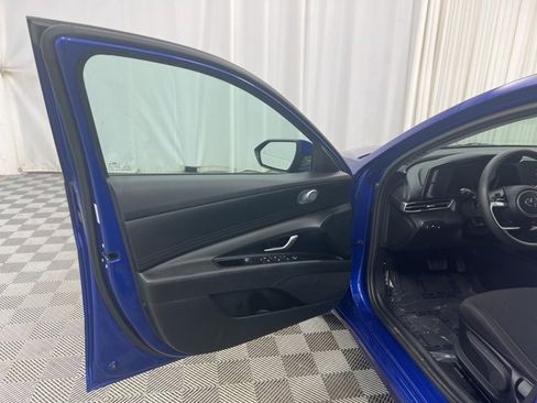 Used 2023 Hyundai Elantra SEL image 12