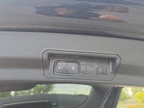 Used 2024 Ford Explorer XLT w/ Equipment Group 202A AWD/4WD image 18