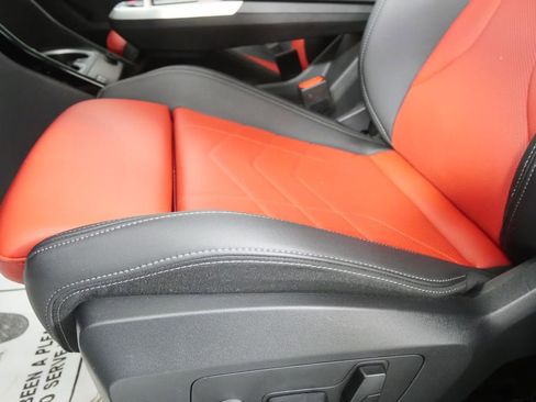 Certified 2025 BMW X2 xDrive28i image 9