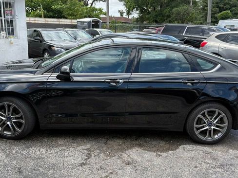 Used 2017 Ford Fusion SE w/ Equipment Group 201A image 3