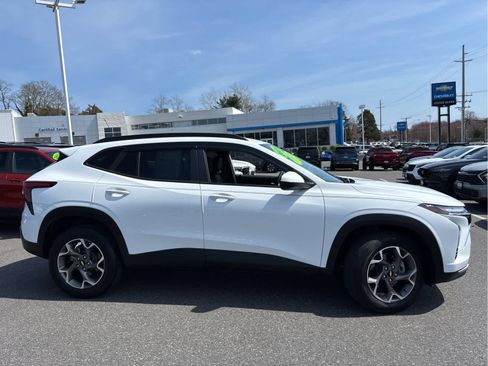 Certified 2024 Chevrolet Trax LT w/ Driver Confidence Package image 3