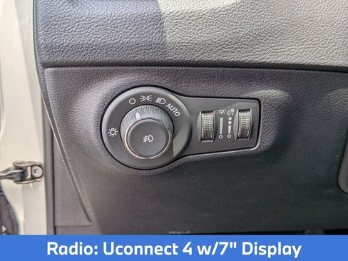 Used 2019 Jeep Compass Latitude FWD image 19