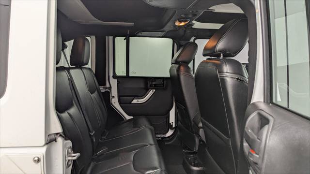 Used 2016 Jeep Wrangler Unlimited Rubicon AWD/4WD image 18
