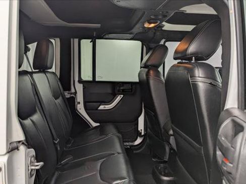Used 2016 Jeep Wrangler Unlimited Rubicon AWD/4WD image 18