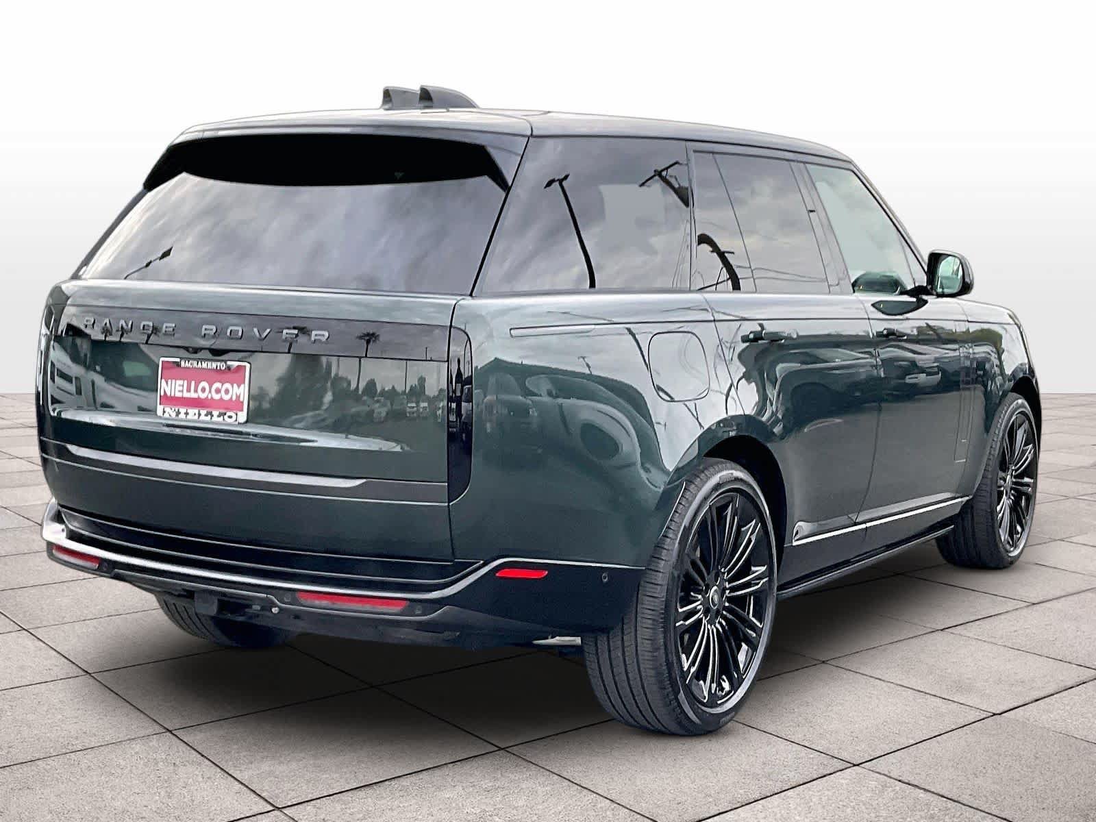 Used 2025 Land Rover Range Rover SE AWD/4WD image 16