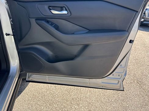 Used 2024 Nissan Rogue SV image 14