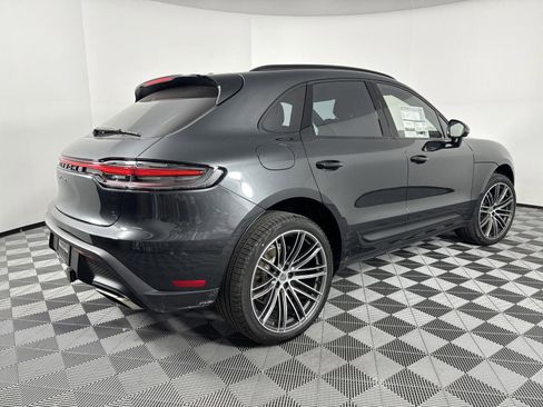 Certified 2025 Porsche Macan image 9