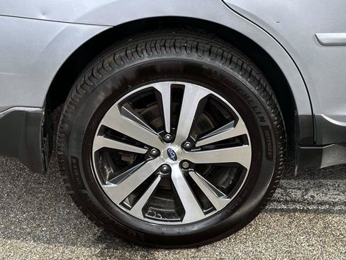 Used 2018 Subaru Outback 3.6R Limited AWD/4WD image 11