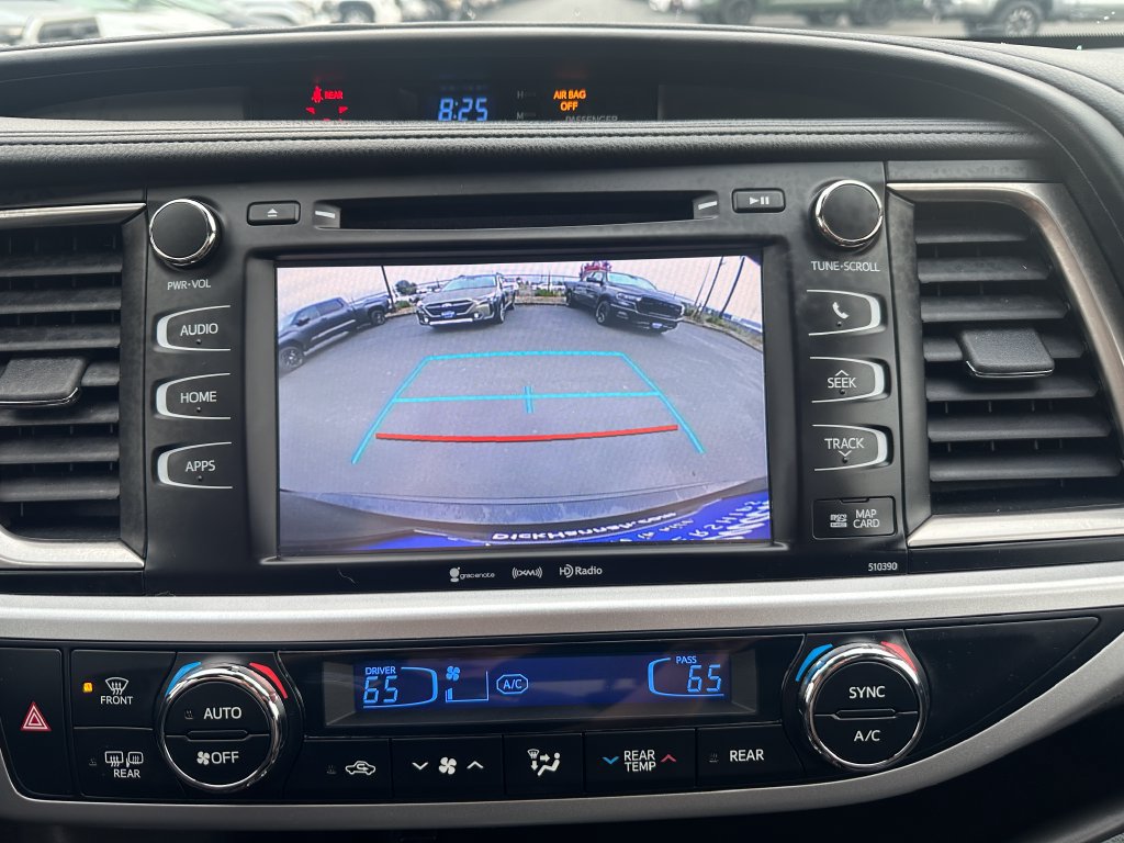 Used 2019 Toyota Highlander SE AWD/4WD image 17