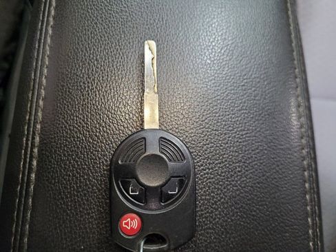Used 2017 Ford Escape SE AWD/4WD image 32
