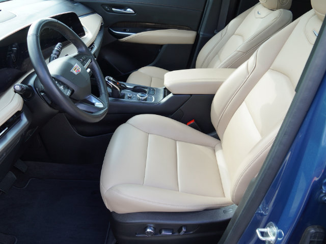 Used 2025 Cadillac XT4 Premium Luxury w/ Cold Weather Package FWD image 30