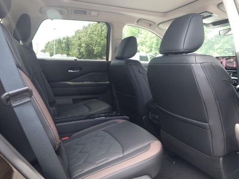 New 2026 Nissan Pathfinder Platinum AWD/4WD image 23
